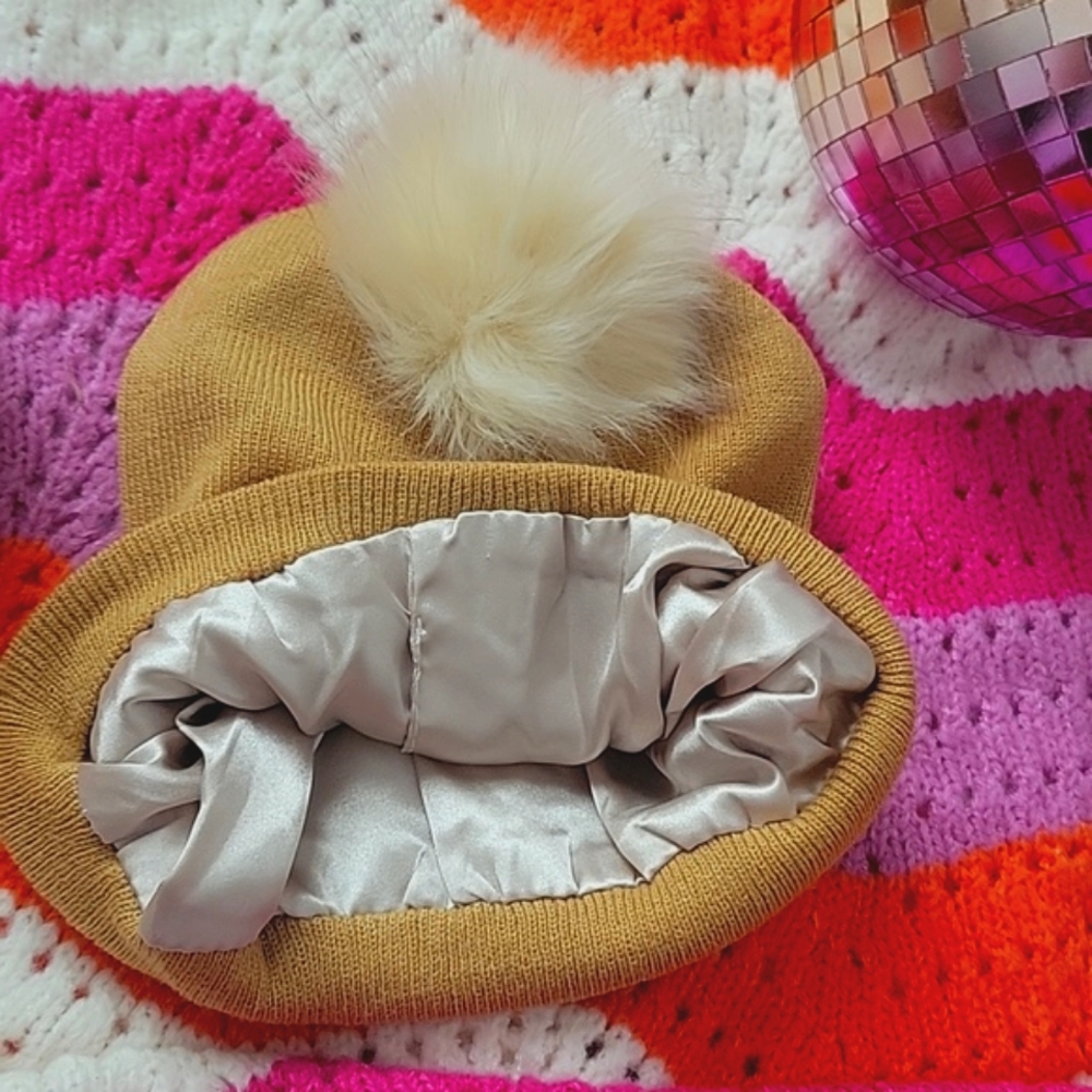 Trippy Flower Beanie - Picture 4 of 4